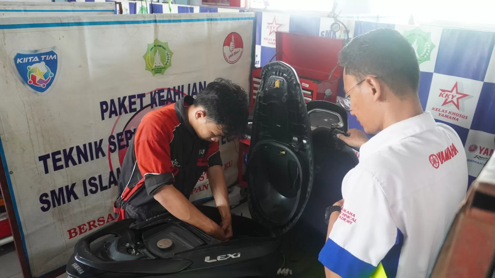 Cetak Teknisi Standar Global, SMK Islamiyah Adiwerna Gelar Uji Kompetensi Kelas Khusus Yamaha