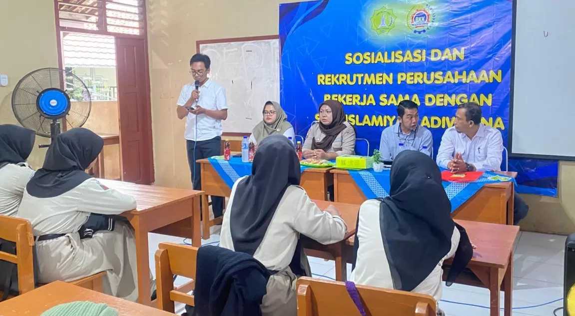 90 Siswi SMK Islamiyah Adiwerna Ikuti Tes Kerja PT Samone Abadi